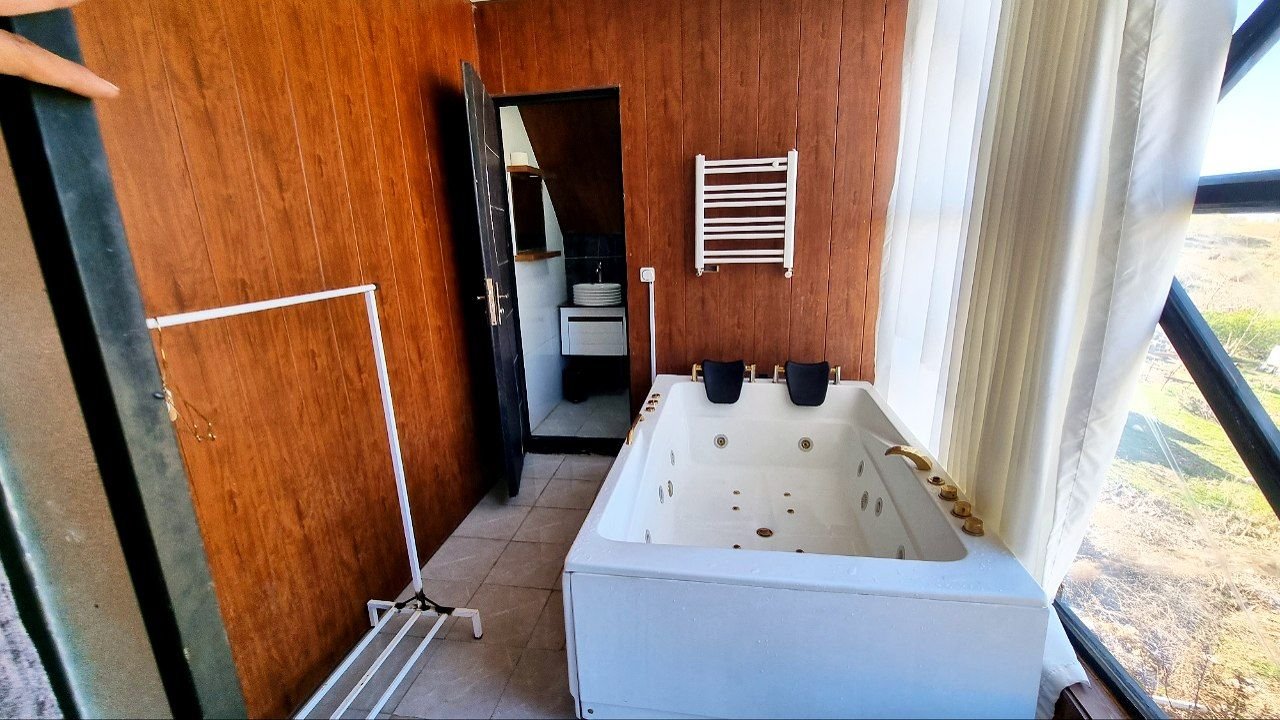 کلبه یک خوابه سوئیسی جنگلی محمدی