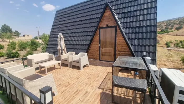 کلبه دوخوابه سوئیسی دهکده گوشه