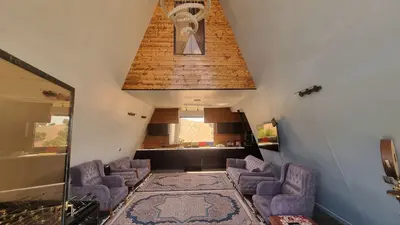 کلبه دوخوابه سوئیسی دهکده گوشه