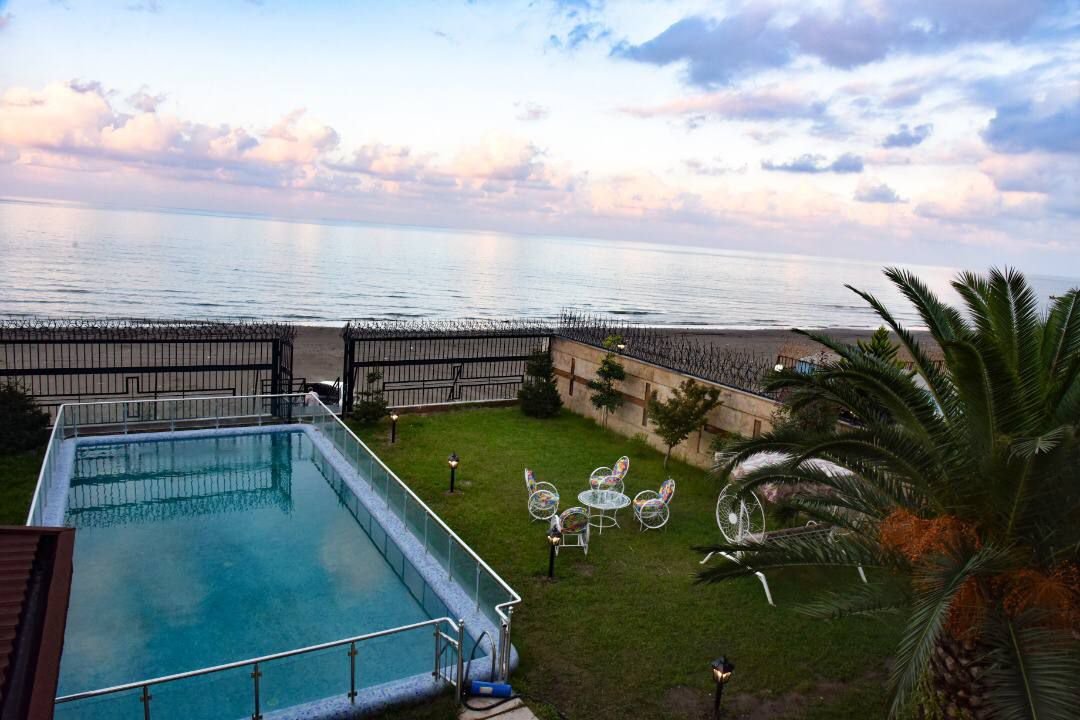 ویلا چهارخوابه ساحلی استخردار امامرود