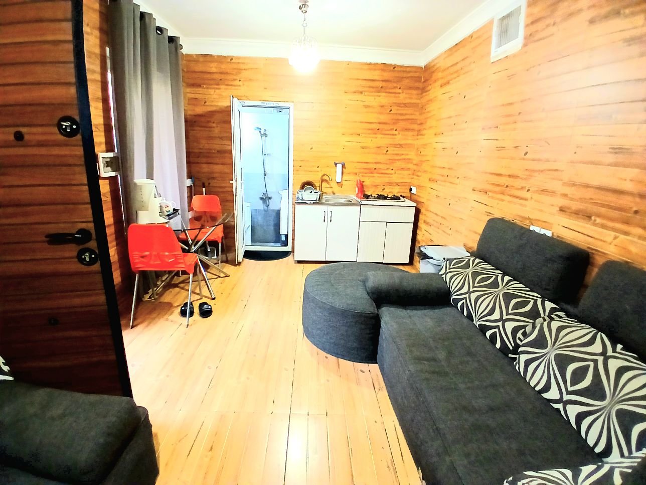 یک خوابه سویسی زنبق