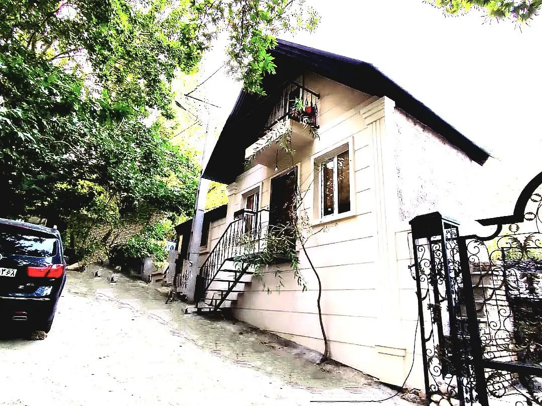 کلبه یک خوابه سویسی زنبق - صفحه اصلی 