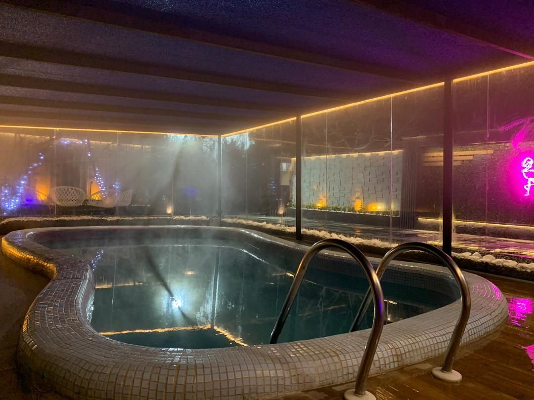 دوخوابه استخردار آبگرم فلامینگو - استخر