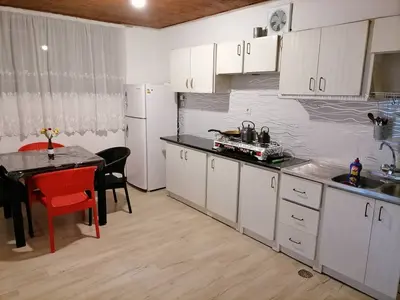 کلبه سه خوابه سنتی گل سرخ