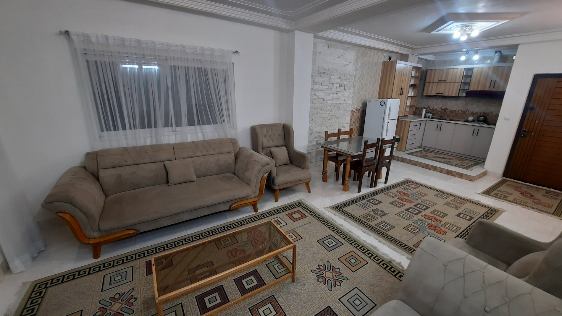 آپارتمان دوخوابه ساحلی امید 1