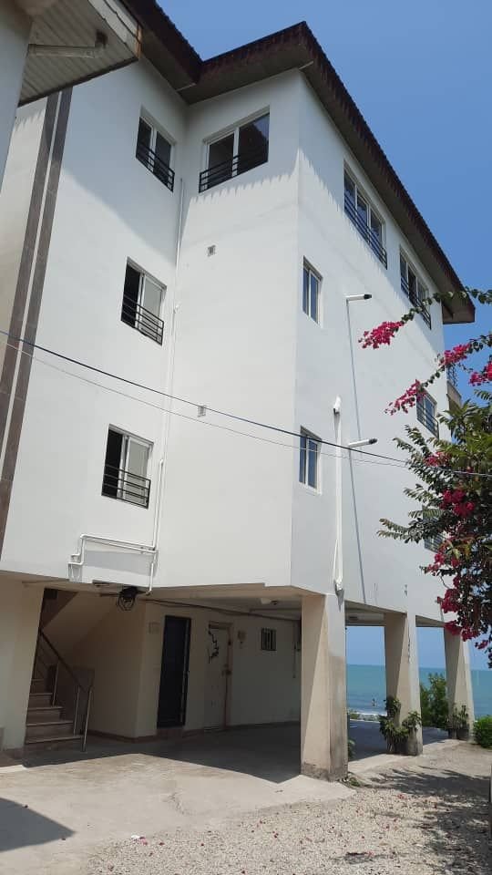 آپارتمان آپارتمان دوخوابه ساحلی امید طبقه دوم - نمای روبه روی ساختمان