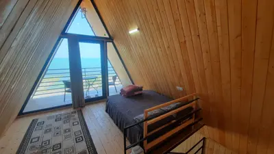 کلبه یک خوابه ساحلی چوبی الی