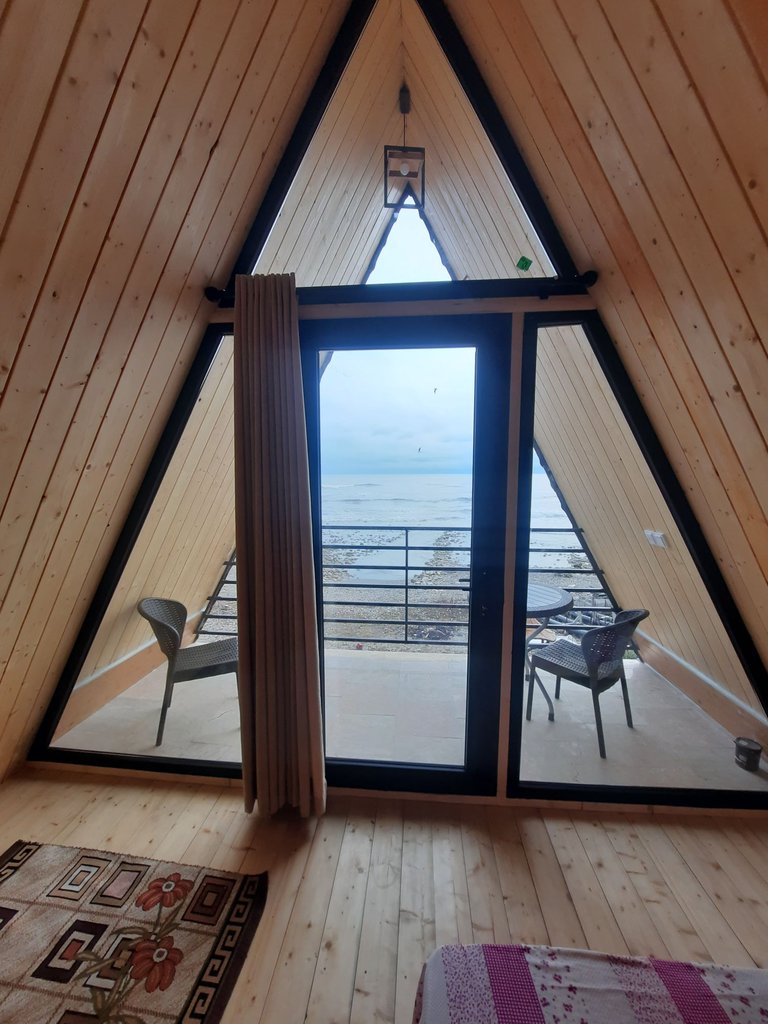 یک خوابه ساحلی چوبی الی