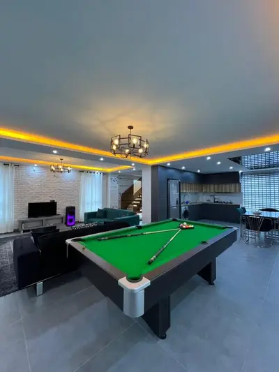 ویلا دوخوابه جنگلی استخردار آبگرم آسایش