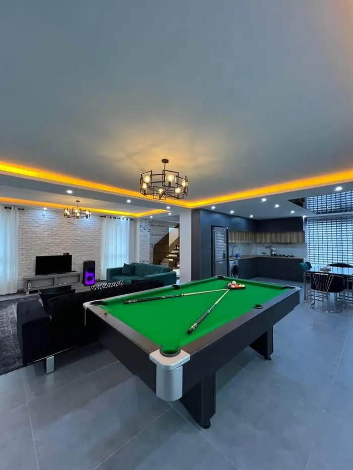 ویلا دوخوابه جنگلی استخردار آبگرم آسایش