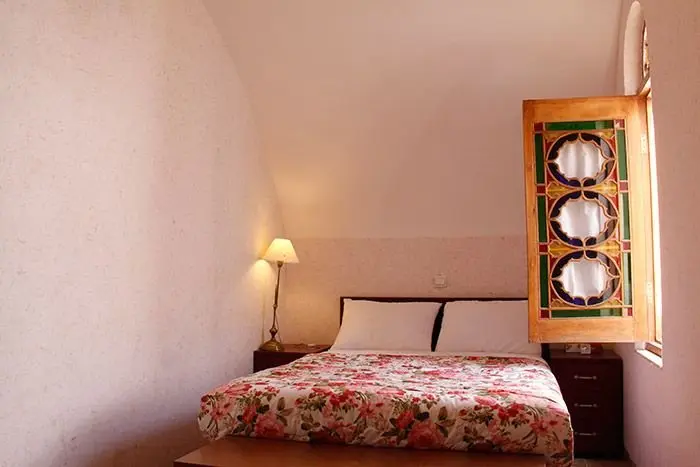 بوم گردی خانه سه نیک - واحد رودابه - فضای داخل اتاق