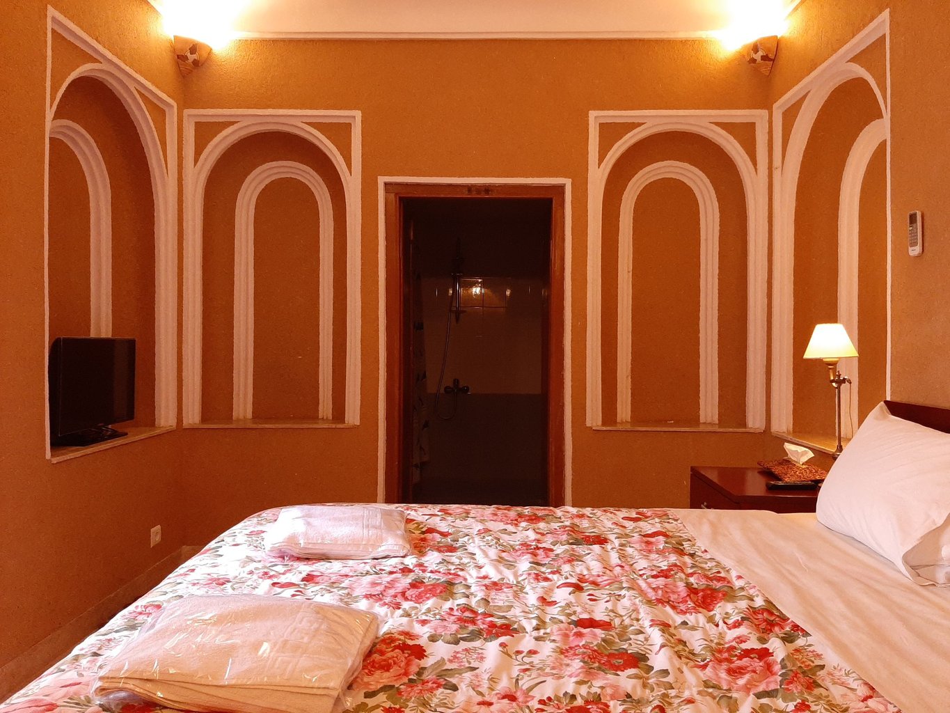 بوم گردی خانه سه نیک - واحد آناهیتا - فضای داخل اتاق