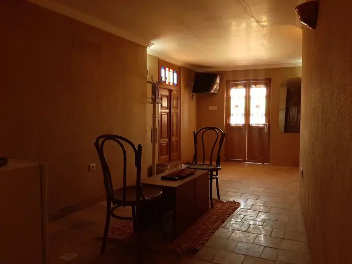 بوم گردی خانه سه نیک - واحد داریوش - فضای داخل اتاق