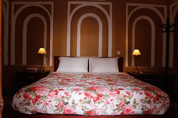 بوم گردی خانه سه نیک - واحد آناهیتا - فضای داخل اتاق