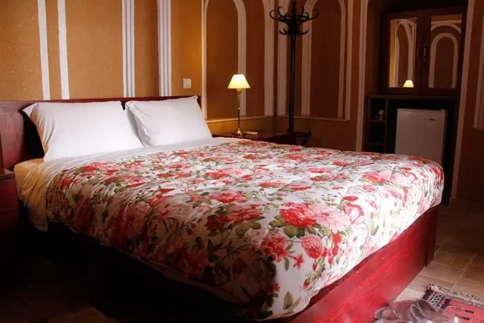 بوم گردی خانه سه نیک - واحد آناهیتا - فضای داخل اتاق