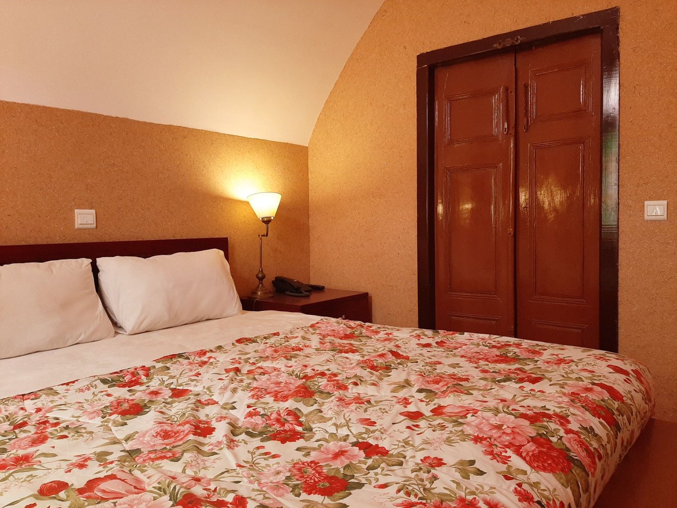 بومگردی خانه سه نیک - واحد آریوبزرن