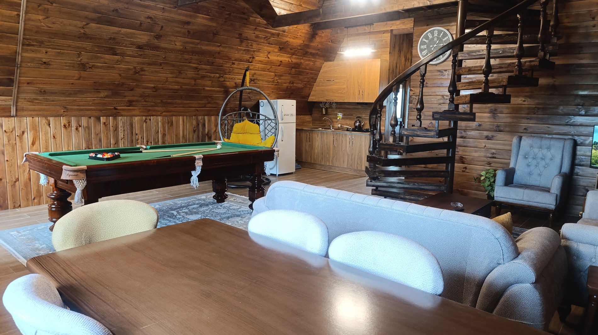 کلبه سه خوابه سوئیسی استخردار آبگرم شالیزار