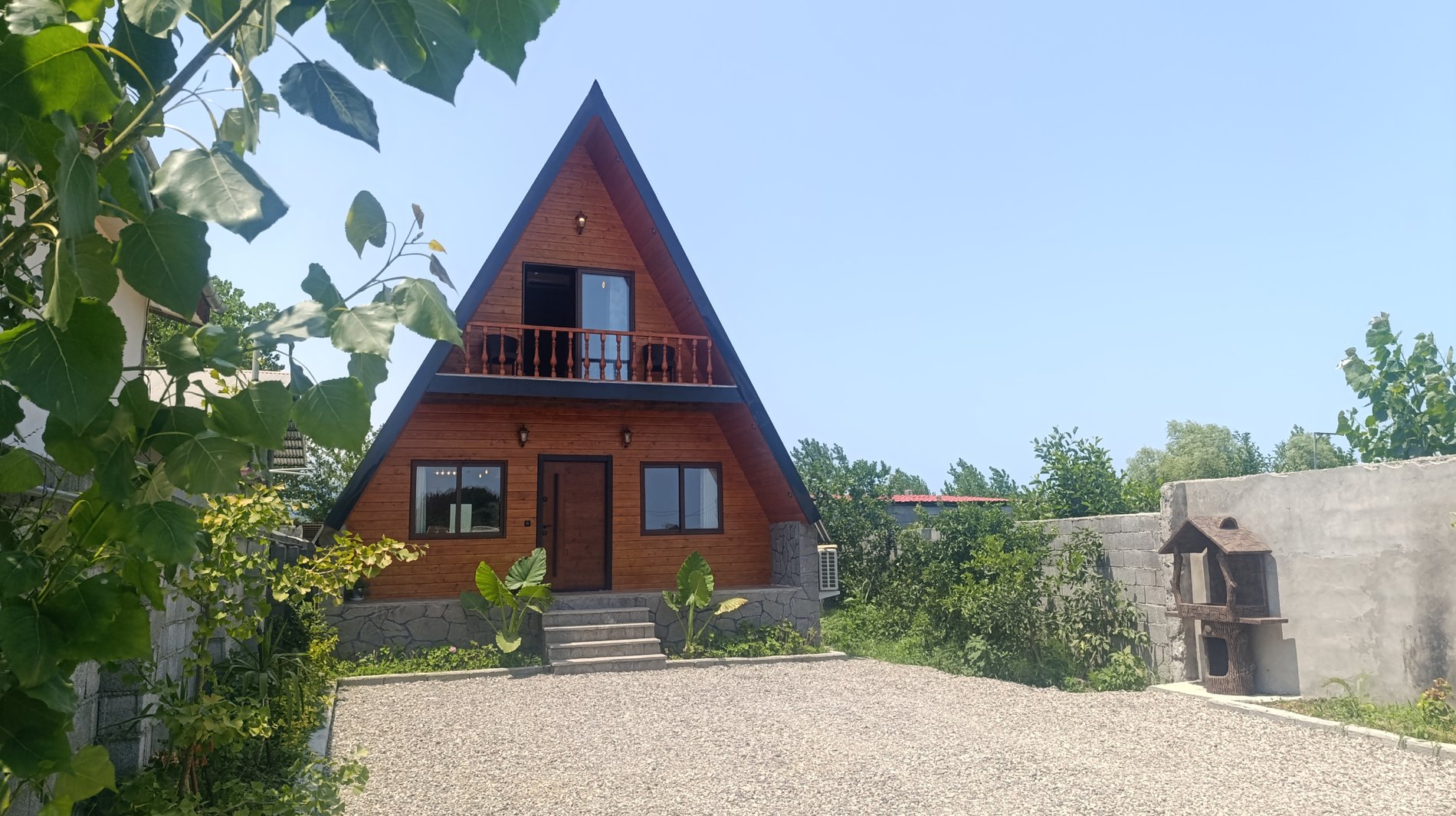 کلبه سه خوابه سوئیسی استخردار آبگرم شالیزار