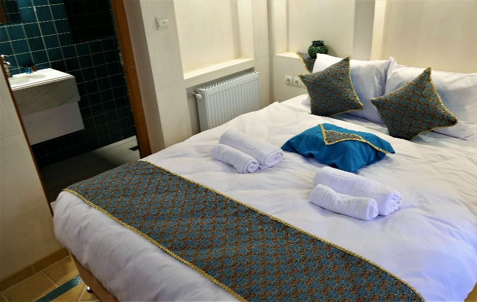 اقامتگاه سنتی سرای صباغیان - واحد محیا سه دری