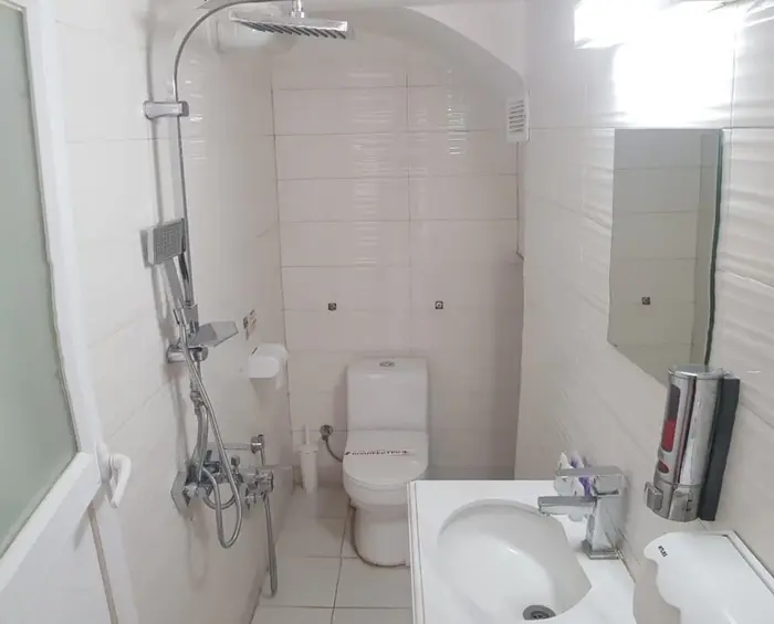 اقامتگاه سنتی صباغیان - واحد فاطیما ۳۱۸ - سرویس بهداشتی و حمام