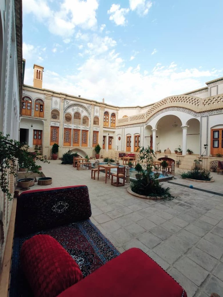 اقامتگاه سنتی سرای صباغیان - واحد ایراندخت ۲۰۷