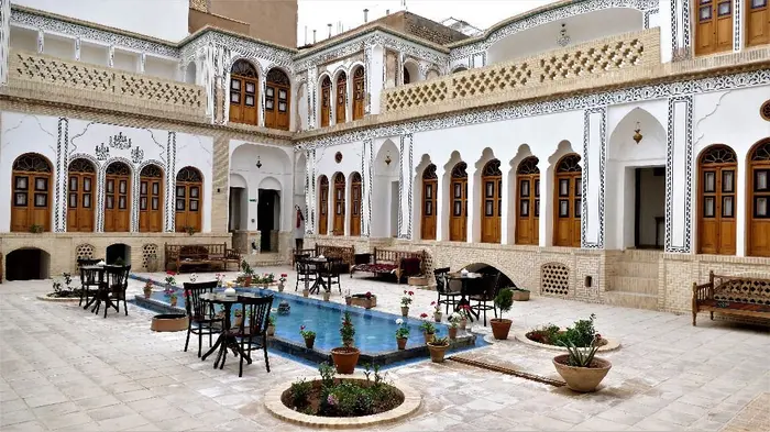 اقامتگاه سنتی سرای صباغیان - واحد ترنج ۲۱۱