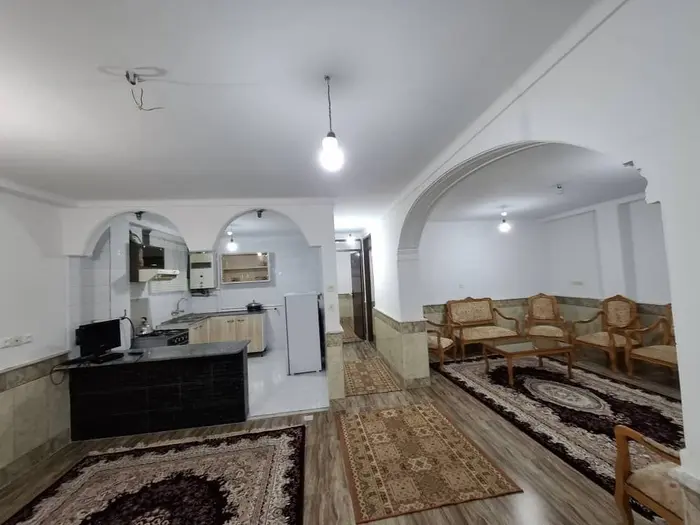 سوئیت دوخوابه مهمان گلها - هال پذیرایی