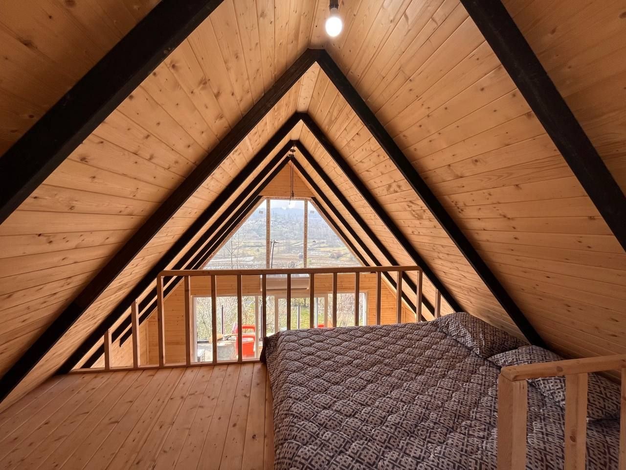 کلبه یک خوابه سوئیسی عمو سعید