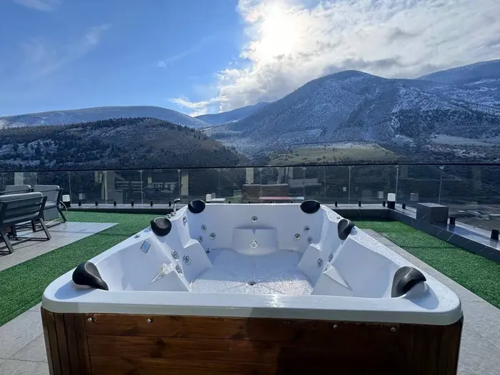 ویلا دو خوابه آرامش - واحد جکوزی دار VIP 5 - جکوزی شش نفره