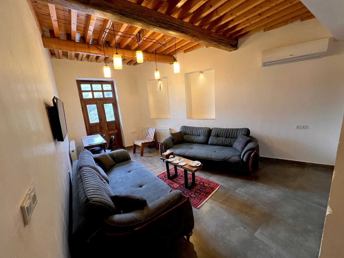 اقامتگاه سنتی بوتیک هتل امان - واحد خورشید