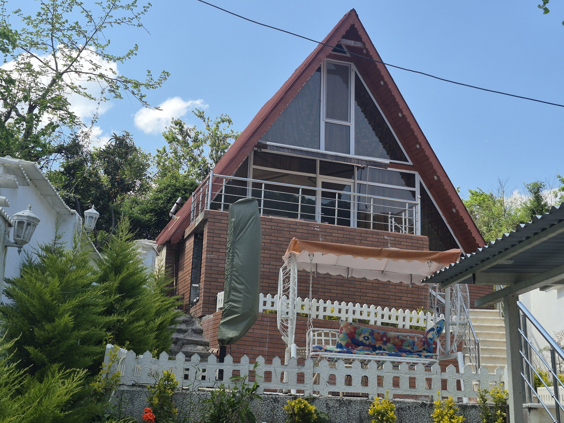 کلبه یک خوابه سوئیسی قلعه رودخان