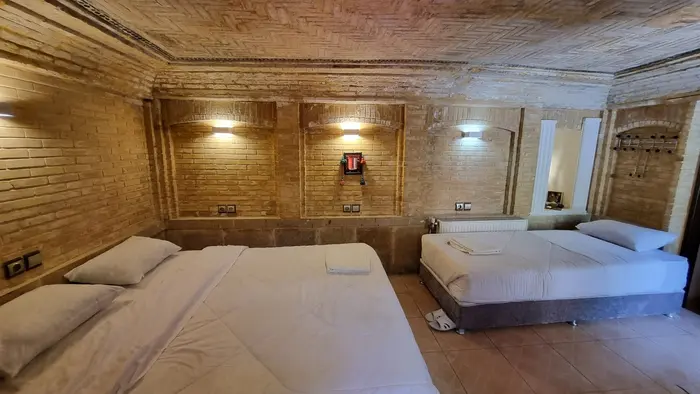 اقامتگاه سنتی طاها - واحد سعدی 102