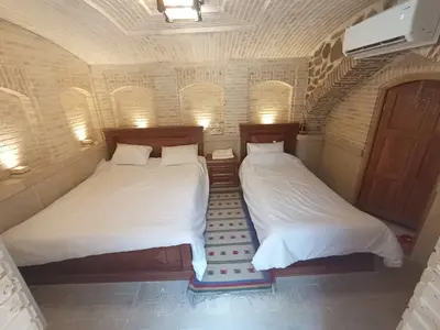 اقامتگاه سنتی سینا - واحد سه تخته 1