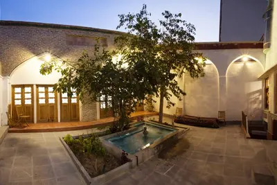 اقامتگاه سنتی سه کنجی - واحد سه تخته