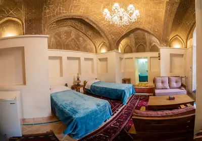 اقامتگاه سنتی احسان  واحد چهارتخته سرداب ۱۰۹