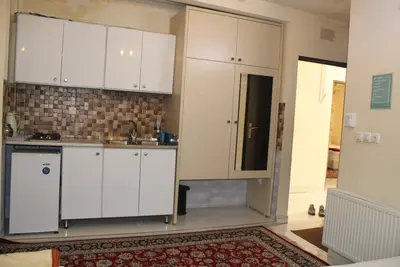 سوئیت فلت فخری - واحد سه تخت 202