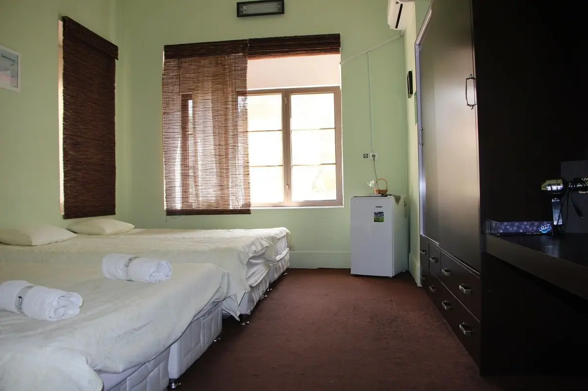 بوم گردی خانه باغ ایرانی - واحد احمد شاملو