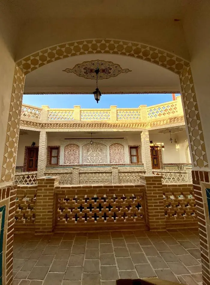 بوم گردی دیاوا - واحد فرش 1 - ورودی فضای اقامتی