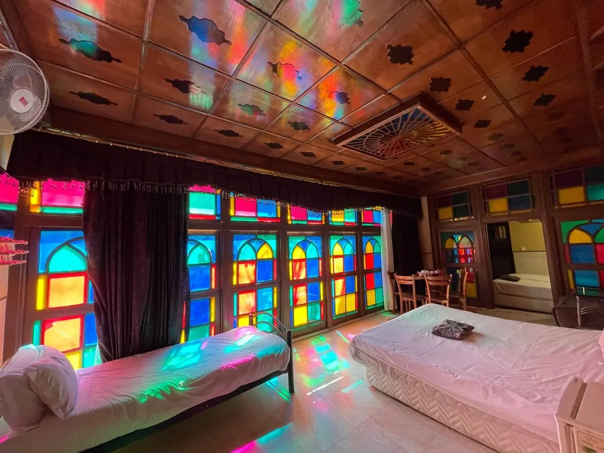 اقامتگاه سنتی نیایش - واحد پنج تخته 407