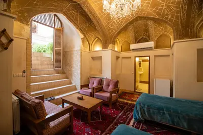 اقامتگاه سنتی احسان  واحد چهارتخته سرداب ۱۰۹