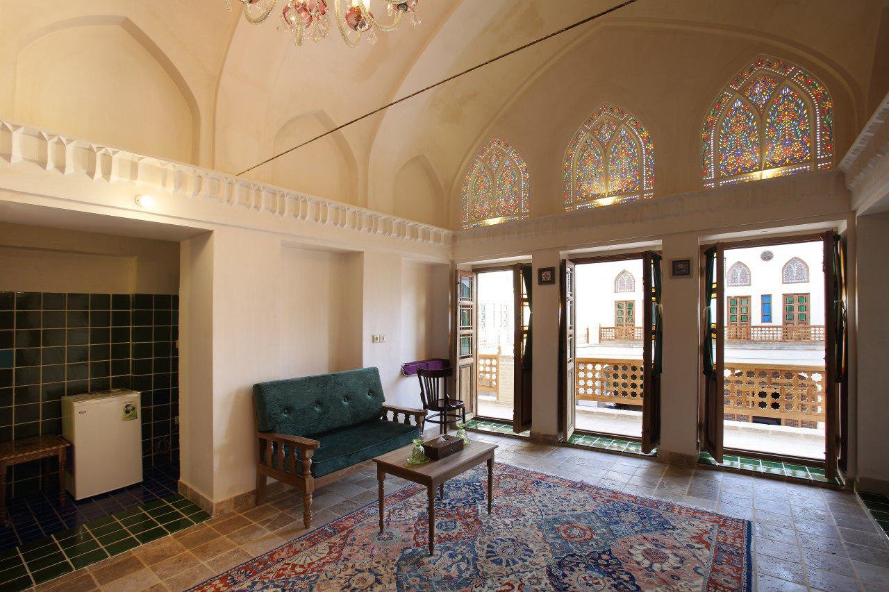 اقامتگاه سنتی خانه ادیب - واحد سه تخته شاه نشین