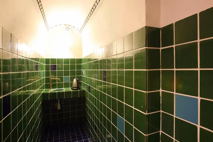 اقامتگاه سنتی خانه ادیب - واحد سه تخته شاه نشین