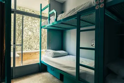 هاستل رگ‌ راگ - واحد خوابگاه خانم ها