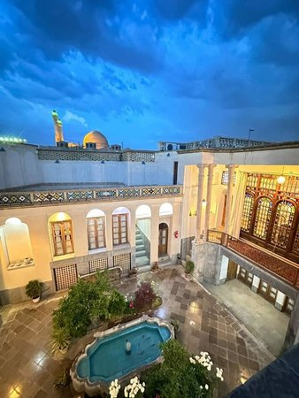 اقامتگاه سنتی خانه ایروانی - واحد چهارتخته بهارخواب