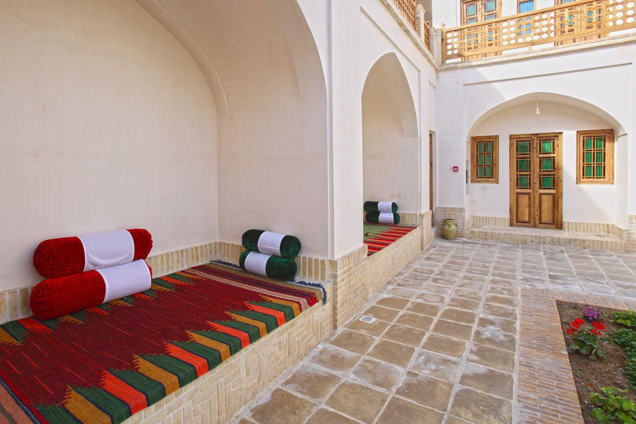 اقامتگاه سنتی خانه ادیب - واحد دابل ۳