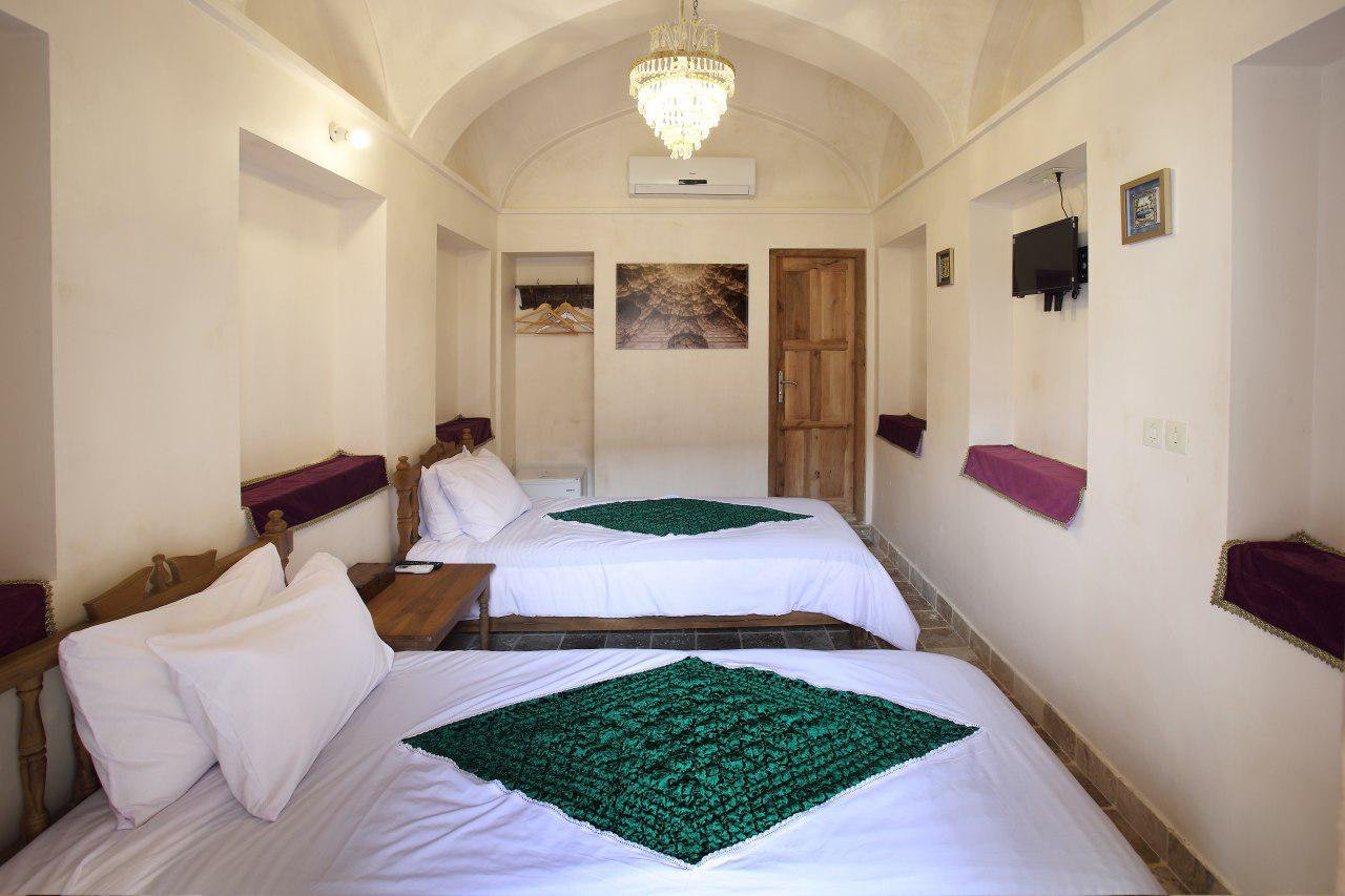 اقامتگاه سنتی خانه ادیب - واحد تویین ۱