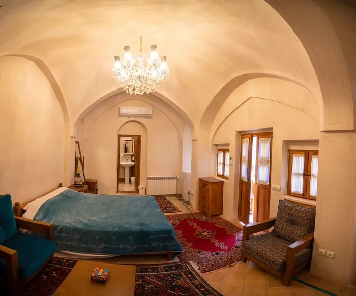 اقامتگاه سنتی احسان  واحد سه تخته حیاط ۱۱۰