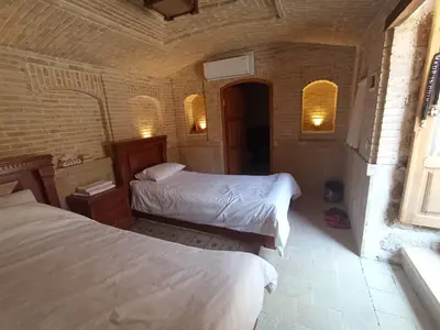 اقامتگاه سنتی سینا - واحد سه تخته 2