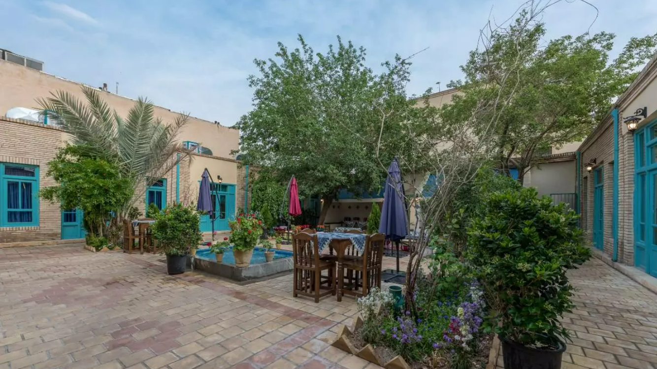 اقامتگاه سنتی هاتف - واحد یک تخته بهاران