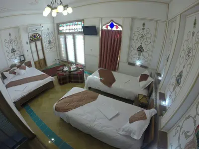 اقامتگاه سنتی خانه ایروانی - واحد چهارتخته بهارخواب